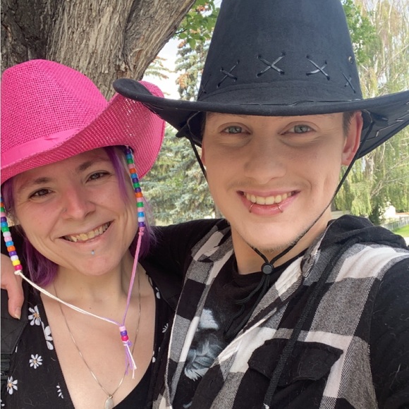 Meet your Posher, Bee - Picture 3 of 3